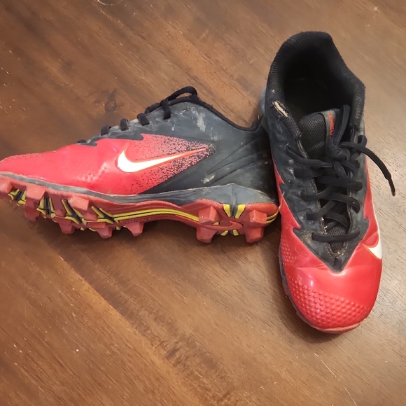 Nike Other - Nike Red and Black Athletic Cleats